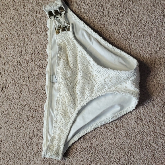 BECCA Other - EUC Becca by Rebecca Virtue Bikini Bottoms 🌈 🌈